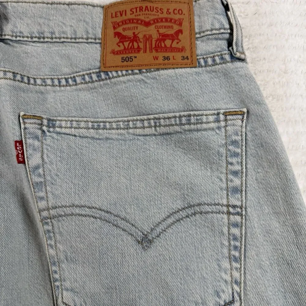 Levis 505 Jeans Mens 36x34 Blue Light Wash Regular Fit Straight Leg Denim